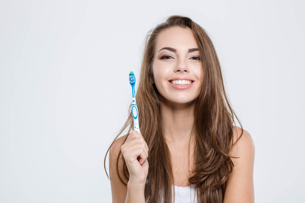 Puede el cepillo de dientes provocarle enfermedades  Dentegra
